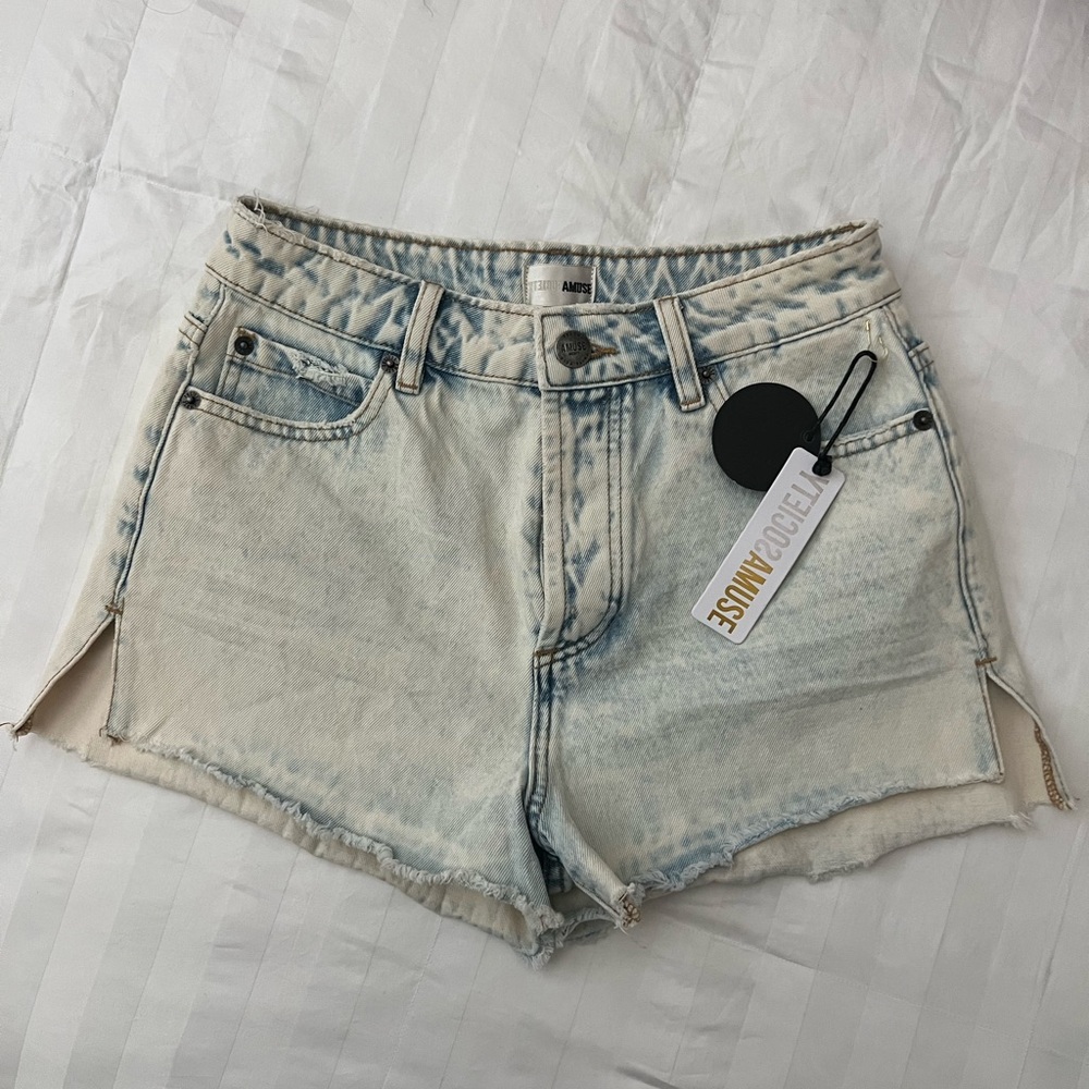 NWT AMUSE SOCIETY Women's Light Blue Denim Shorts Size 26